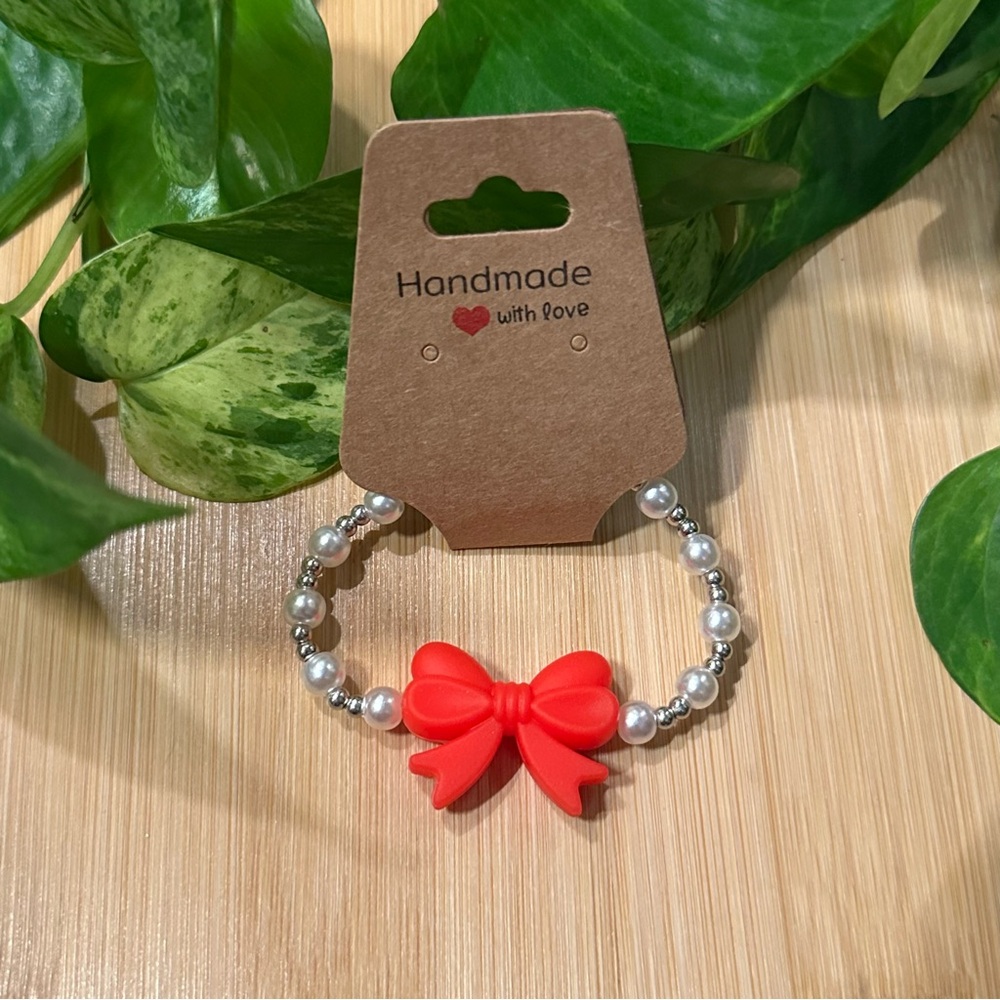 ✨Kids’ Pearl & Silver Stretchy Beaded Bracelet | Handmade | Silicone Bow Accent🎀